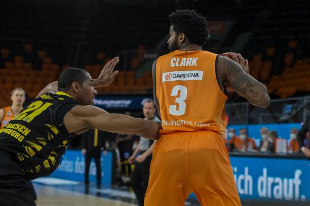 但布朗和许 但布朗和许